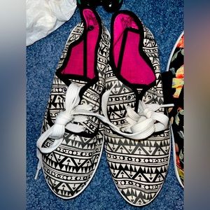 Women’s Black and White Shoes- size 7/8- **NEVER WORN**